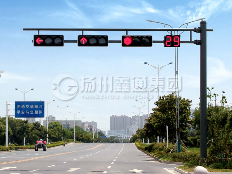 XHDG-002，F(xiàn)型懸臂信號(hào)燈桿
