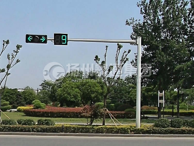 XHDG-035，L型八棱信號燈桿，丁字路口