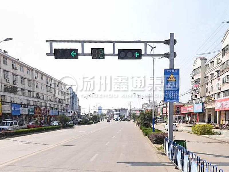 XHDG-057，F型方管信號燈桿